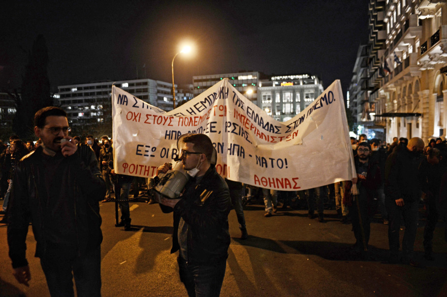 Μεγάλη συγκέντρωση στο Σύνταγμα κατά της ρωσικής εισβολής στην Ουκρανία - Δείτε βίντεο