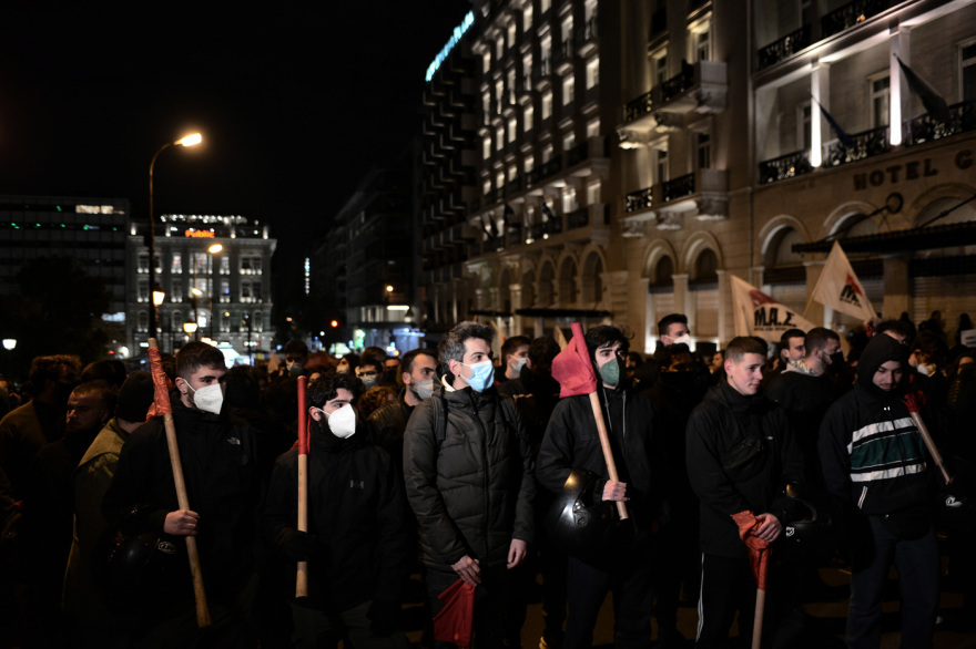 Μεγάλη συγκέντρωση στο Σύνταγμα κατά της ρωσικής εισβολής στην Ουκρανία - Δείτε βίντεο