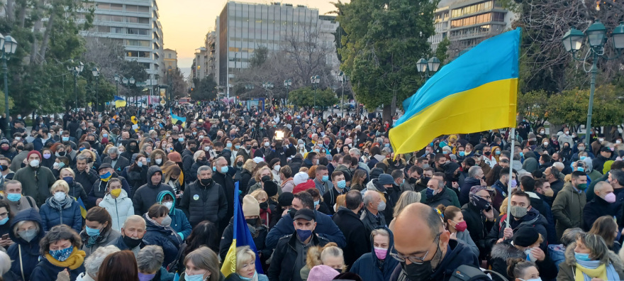 Μεγάλη συγκέντρωση στο Σύνταγμα κατά της ρωσικής εισβολής στην Ουκρανία - Δείτε βίντεο