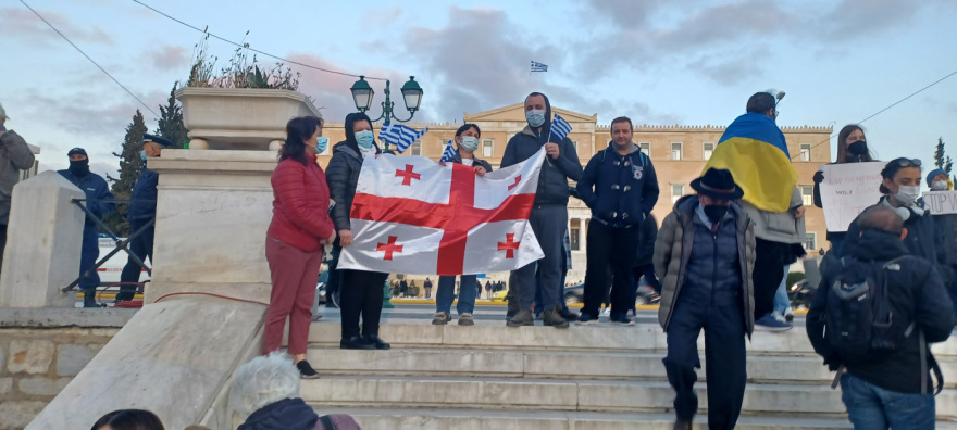 Μεγάλη συγκέντρωση στο Σύνταγμα κατά της ρωσικής εισβολής στην Ουκρανία - Δείτε βίντεο