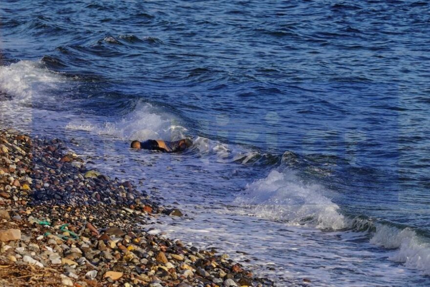 Ναυάγιο στη Λέσβο: Τουλάχιστον έξι νεκροί στην παραλία της Επάνω Σκάλας