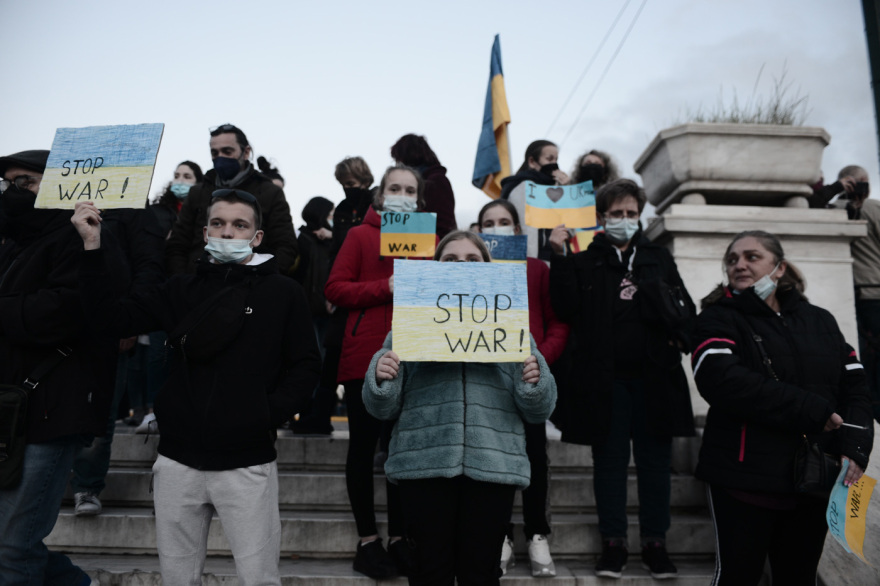 Μεγάλη συγκέντρωση στο Σύνταγμα κατά της ρωσικής εισβολής στην Ουκρανία - Δείτε βίντεο