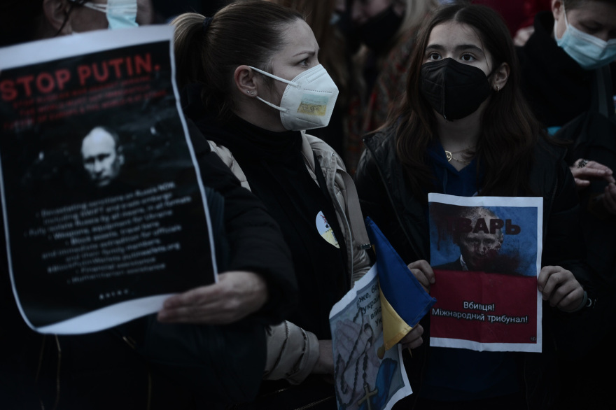 Μεγάλη συγκέντρωση στο Σύνταγμα κατά της ρωσικής εισβολής στην Ουκρανία - Δείτε βίντεο