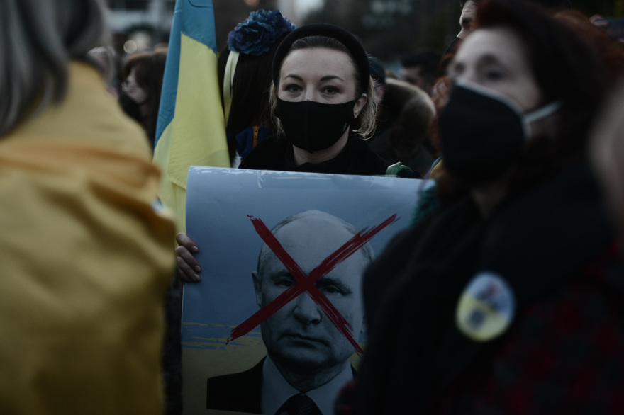 Μεγάλη συγκέντρωση στο Σύνταγμα κατά της ρωσικής εισβολής στην Ουκρανία - Δείτε βίντεο