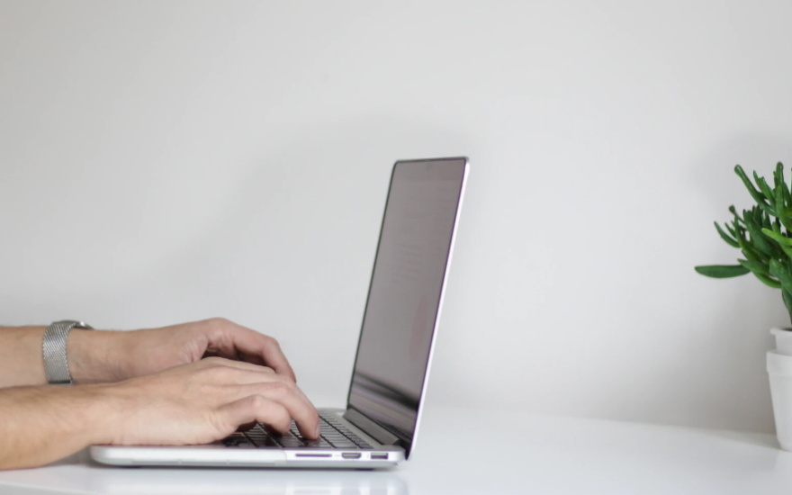 Τι να κάνω αν «κολλάει» το laptop μου;