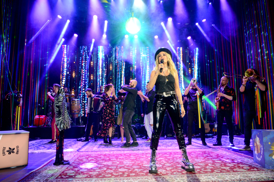 Σπίτι με το Mega: Σε ρυθμούς καρναβαλιού η Άννα Βίσση