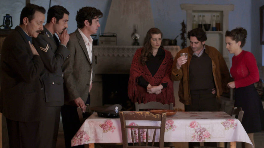 Άγριες Μέλισσες: Η Ελένη θα αποκαλύψει στον Λάμπρο ένα μεγάλο μυστικό