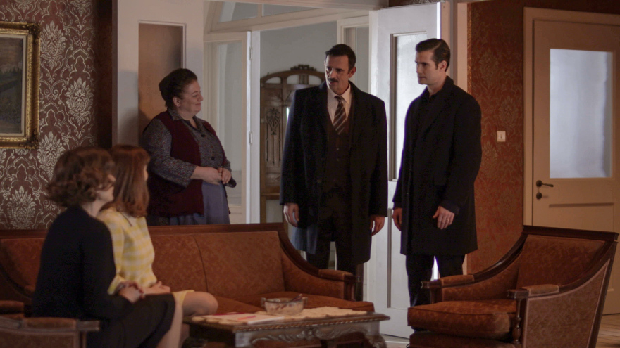 Άγριες Μέλισσες: Η Ελένη θα αποκαλύψει στον Λάμπρο ένα μεγάλο μυστικό