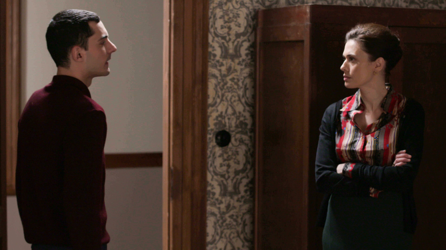 Άγριες Μέλισσες: Η Ελένη θα αποκαλύψει στον Λάμπρο ένα μεγάλο μυστικό