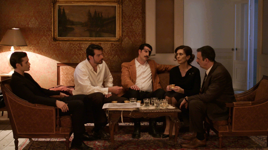 Άγριες Μέλισσες: Η Ελένη θα αποκαλύψει στον Λάμπρο ένα μεγάλο μυστικό