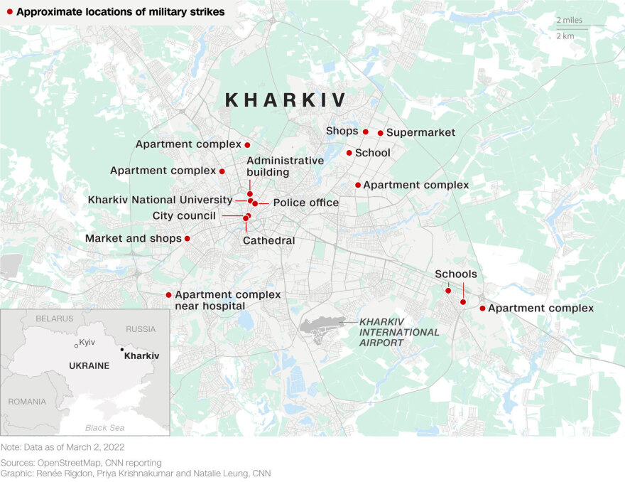 Πόλεμος στην Ουκρανία: Οι Ουκρανοί στήνουν οδοφράγματα στο Κίεβο - Ο στρατός του Πούτιν σφυροκοπά Μαριούπολη, Χερσώνα