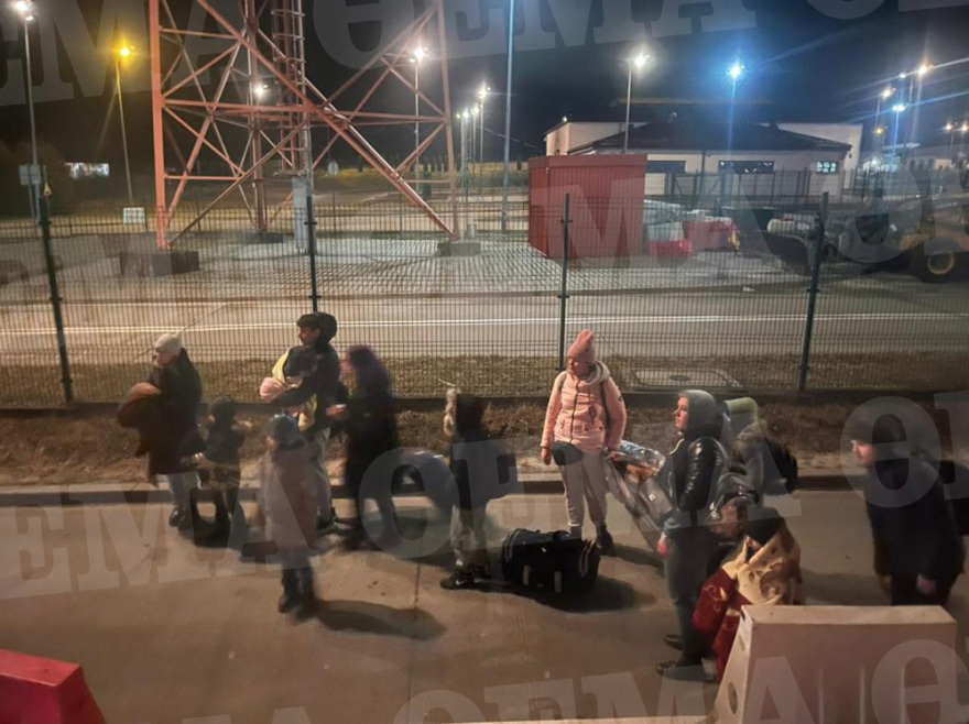 Το protothema.gr στην εμπόλεμη Ουκρανία: Καραβάνια προσφύγων στην πόλη Λβιβ - Συγκλονιστικές εικόνες