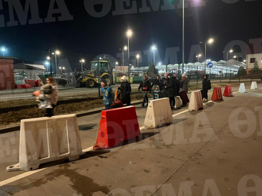 Το protothema.gr στην εμπόλεμη Ουκρανία: Καραβάνια προσφύγων στην πόλη Λβιβ - Συγκλονιστικές εικόνες