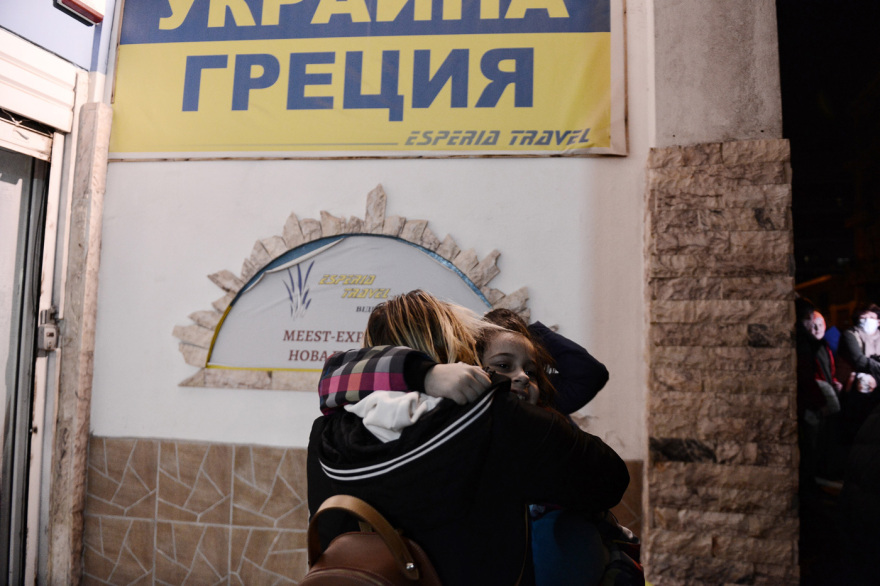 Πόλεμος στην Ουκρανία: Συνεχίζονται οι αφίξεις Ουκρανών προσφύγων στην Αθήνα - «Ευχαριστούμε Ελλάδα»