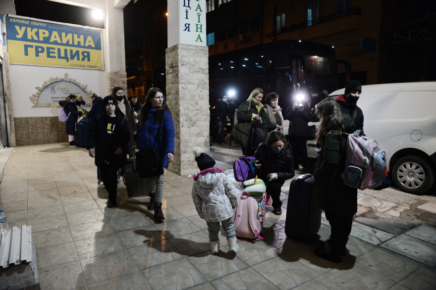 Πόλεμος στην Ουκρανία: Συνεχίζονται οι αφίξεις Ουκρανών προσφύγων στην Αθήνα - «Ευχαριστούμε Ελλάδα»