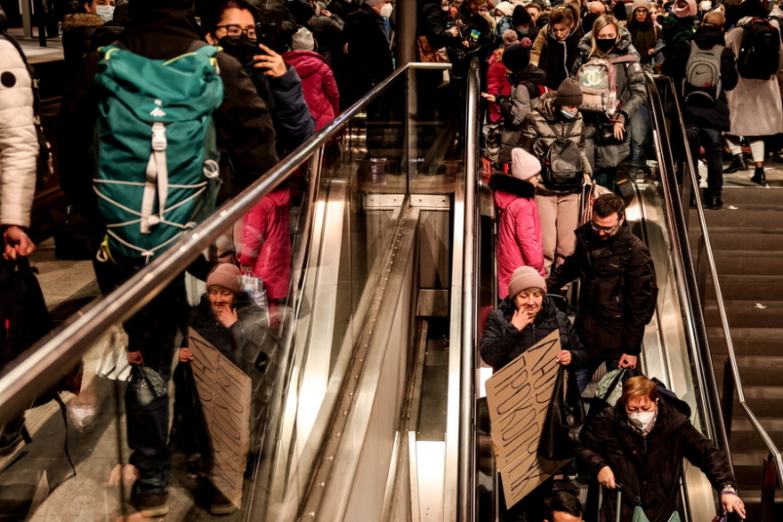Πόλεμος στην Ουκρανία: Πάνω από 1,2 εκατ. πρόσφυγες - Γυναίκες και παιδιά φτάνουν στη Γερμανία (φωτογραφίες)