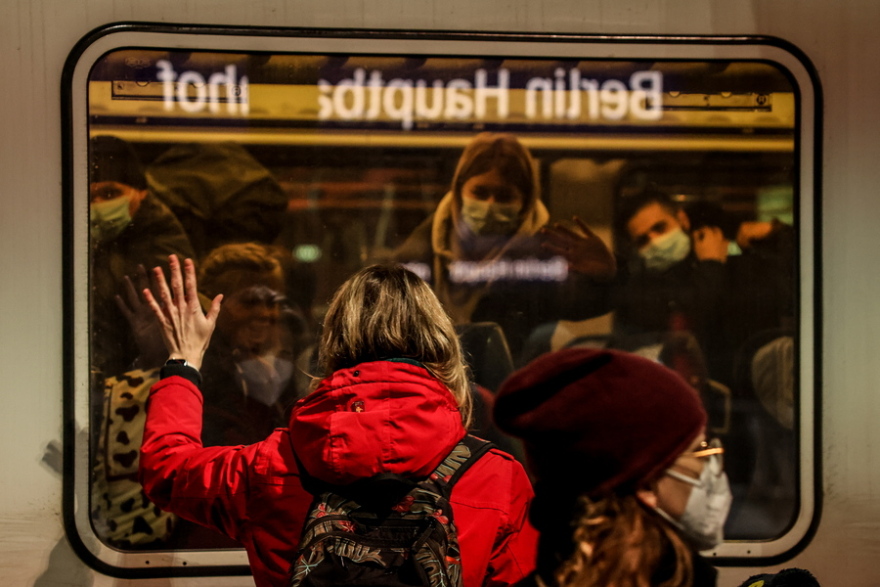 Πόλεμος στην Ουκρανία: Πάνω από 1,2 εκατ. πρόσφυγες - Γυναίκες και παιδιά φτάνουν στη Γερμανία (φωτογραφίες)