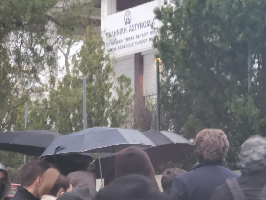 Θεσσαλονίκη: Αντιδρούν οι υγειονομικοί στη σύλληψη της γιατρού της Ψυχιατρικής κλινικής