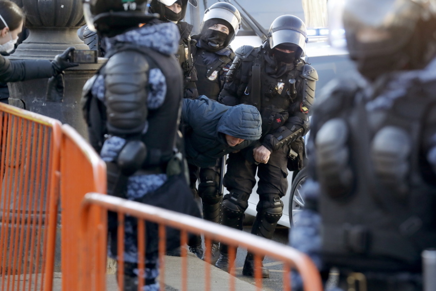 Ρωσία: Μαζικές διαμαρτυρίες και συλλήψεις 3.500 διαδηλωτών κατά της εισβολής στην Ουκρανία - Δείτε βίντεο