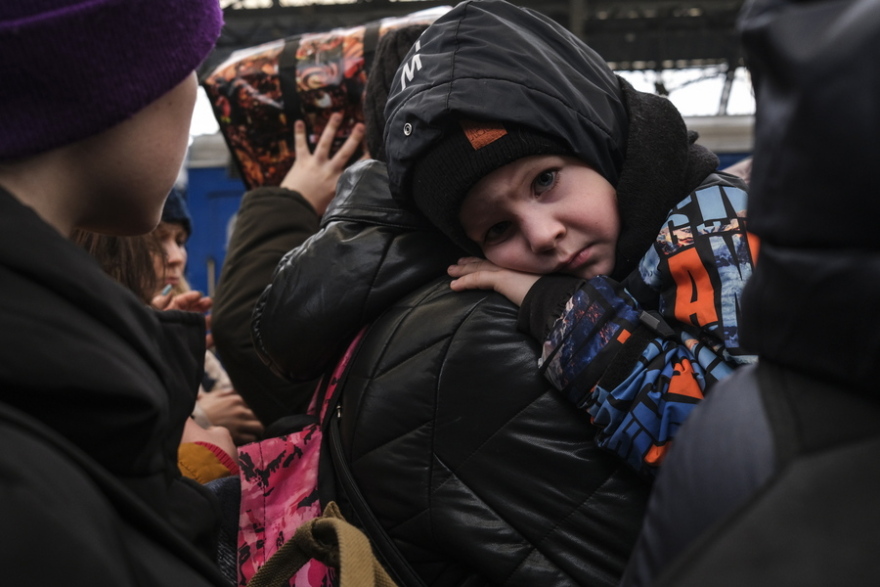 Πόλεμος στην Ουκρανία:Δραματικές εικόνες νεκρών αμάχων στους δρόμους από τους βομβαρδισμούς 