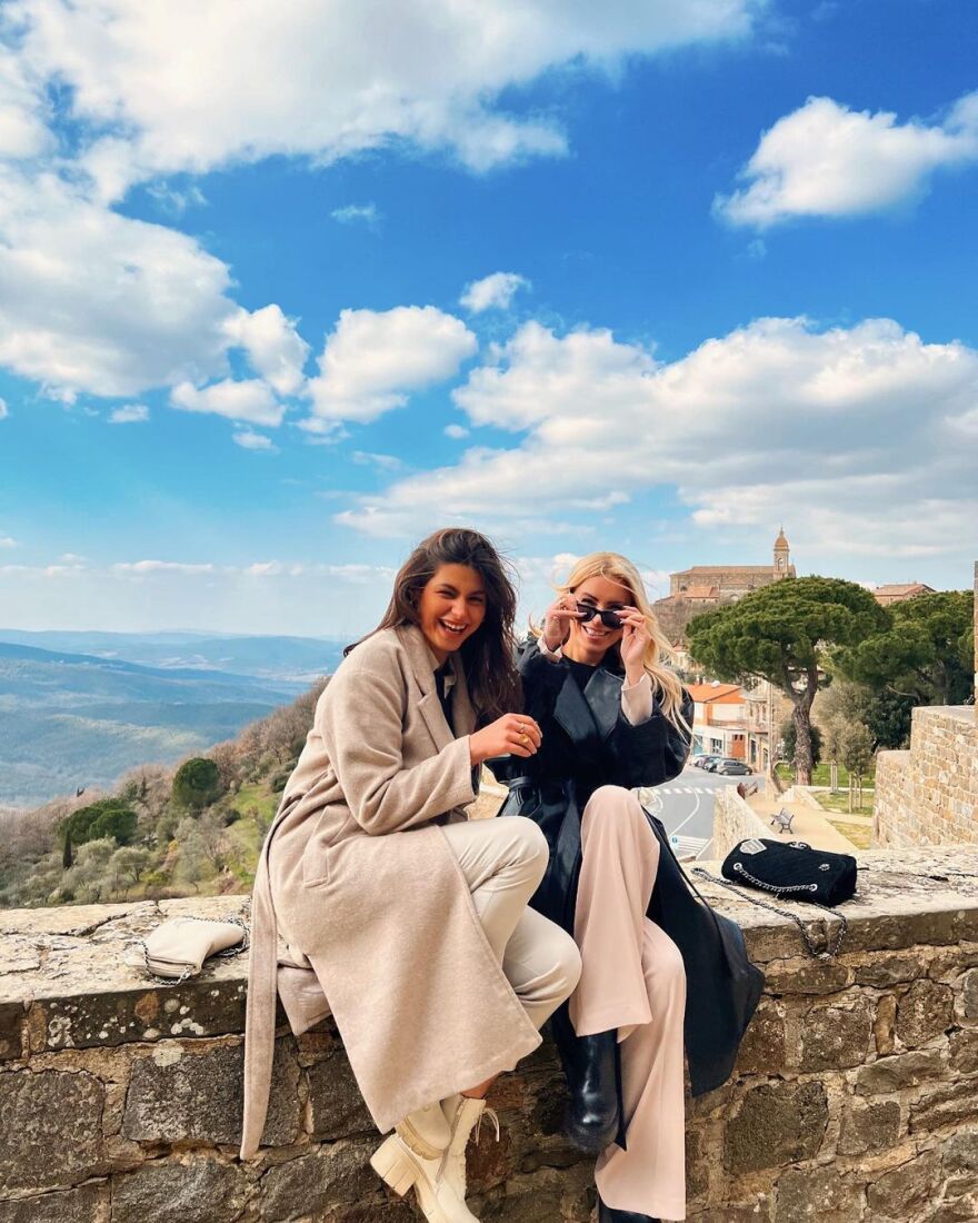 Η Κατερίνα Καινούργιου και η Δανάη Παππά πήγαν για κρασί στην... Τοσκάνη