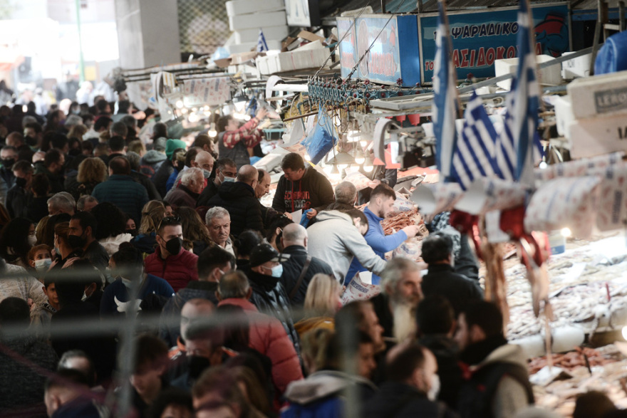 Καθαρά Δευτέρα: Αυξημένη η κίνηση στη Βαρβάκειο για το σαρακοστιανό τραπέζι - Δείτε φωτογραφίες