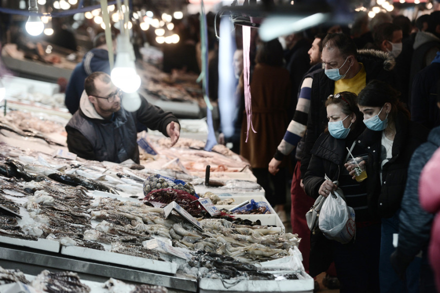 Καθαρά Δευτέρα: Αυξημένη η κίνηση στη Βαρβάκειο για το σαρακοστιανό τραπέζι - Δείτε φωτογραφίες