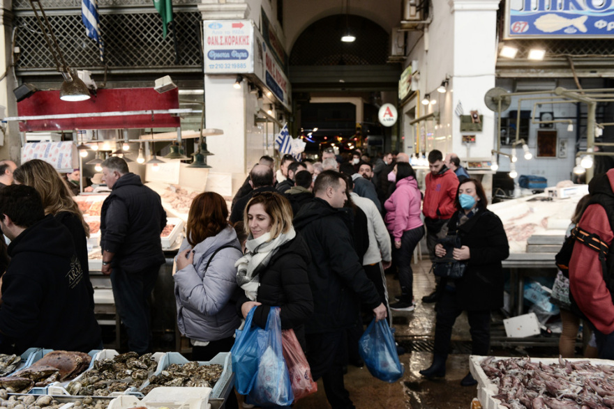 Καθαρά Δευτέρα: Αυξημένη η κίνηση στη Βαρβάκειο για το σαρακοστιανό τραπέζι - Δείτε φωτογραφίες
