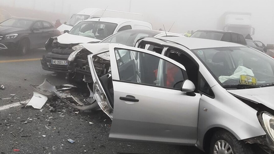 Kαραμπόλα πολλών αυτοκινήτων στην Εγνατία Οδό λόγω ομίχλης - Δείτε βίντεο και φωτογραφίες