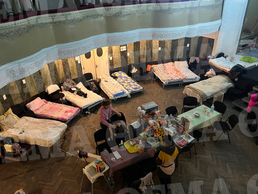 Πόλεμος στην Ουκρανία: Μετέτρεψαν σε «καταφύγιο» προσφύγων το πιο γνωστό θέατρο του Λβιβ