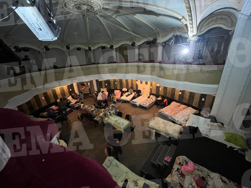 Πόλεμος στην Ουκρανία: Μετέτρεψαν σε «καταφύγιο» προσφύγων το πιο γνωστό θέατρο του Λβιβ