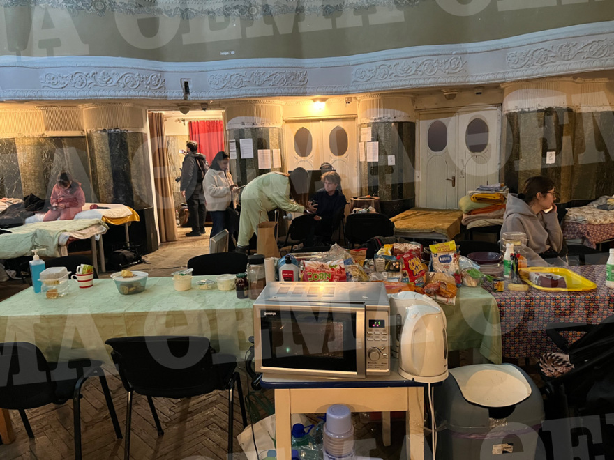 Πόλεμος στην Ουκρανία: Μετέτρεψαν σε «καταφύγιο» προσφύγων το πιο γνωστό θέατρο του Λβιβ