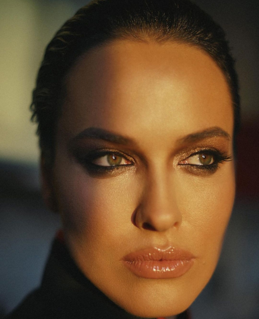 Πόλεμος στην Ουκρανία: Τοπ μόντελ άφησε τις πασαρέλες και καθαρίζει πατάτες για τον στρατό