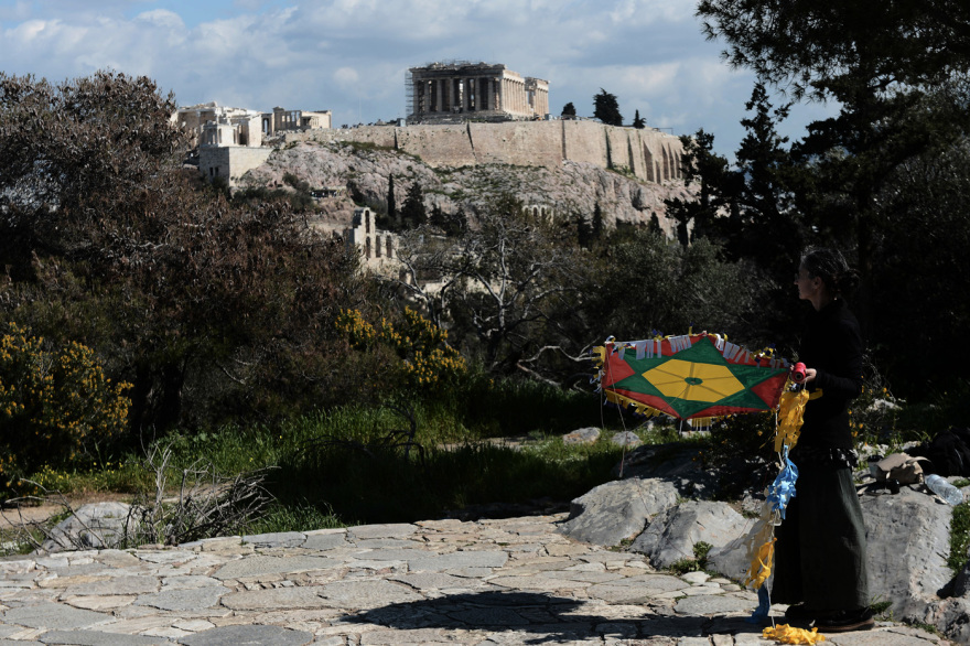 Καθαρά Δευτέρα: Γέμισε... χαρταετούς ο ουρανός στον λόφο του Φιλοπάππου - Δείτε τις φωτογραφίες