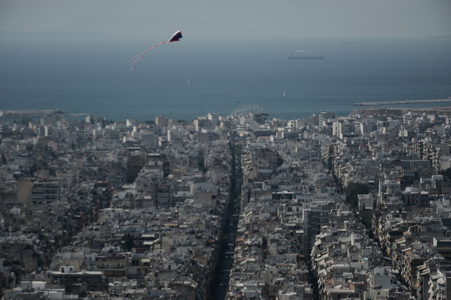 Καθαρά Δευτέρα: Γέμισε... χαρταετούς ο ουρανός στον λόφο του Φιλοπάππου - Δείτε τις φωτογραφίες