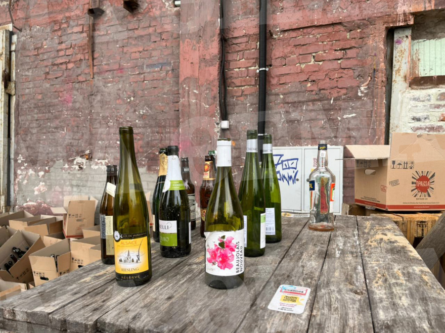 Πόλεμος στην Ουκρανία: To protothema.gr μπήκε στο «εργοστάσιο» παραγωγής μολότοφ του Λβιβ