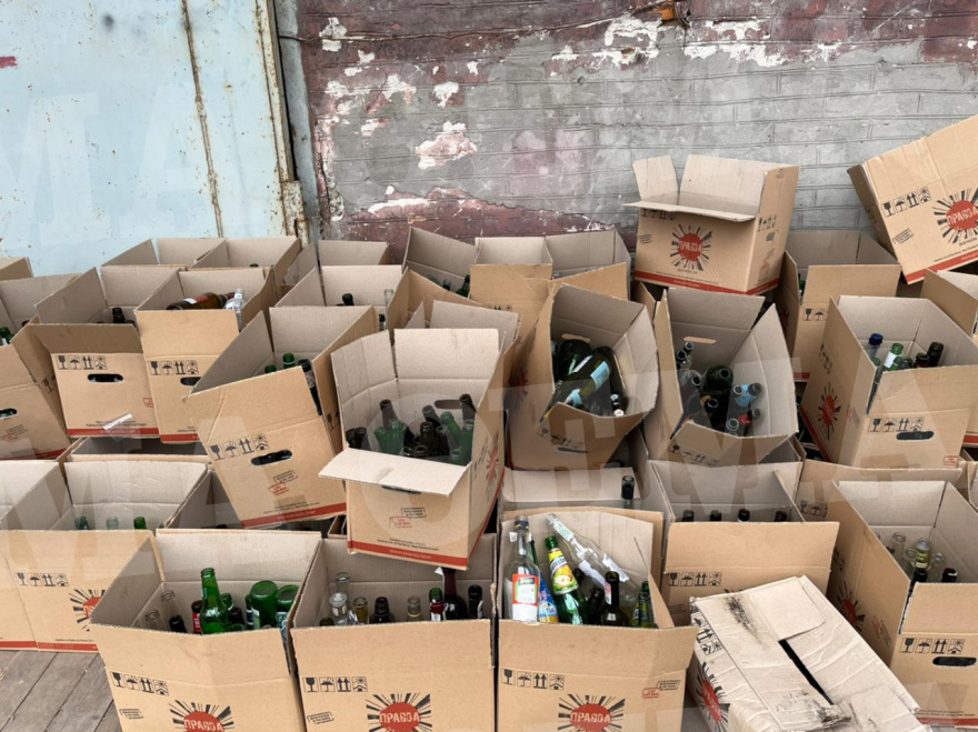 Πόλεμος στην Ουκρανία: To protothema.gr μπήκε στο «εργοστάσιο» παραγωγής μολότοφ του Λβιβ