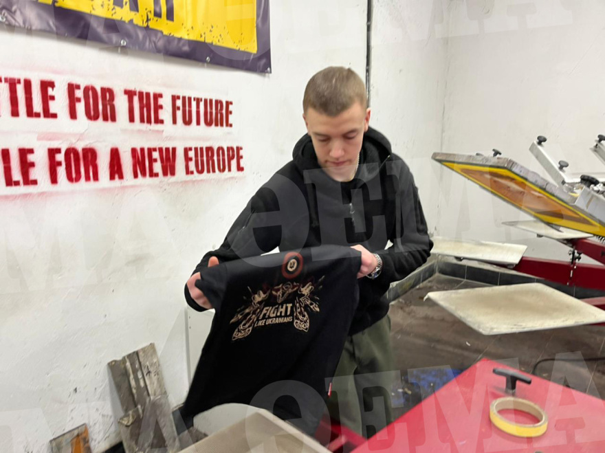 Πόλεμος στην Ουκρανία: To protothema.gr μπήκε στο «εργοστάσιο» παραγωγής μολότοφ του Λβιβ