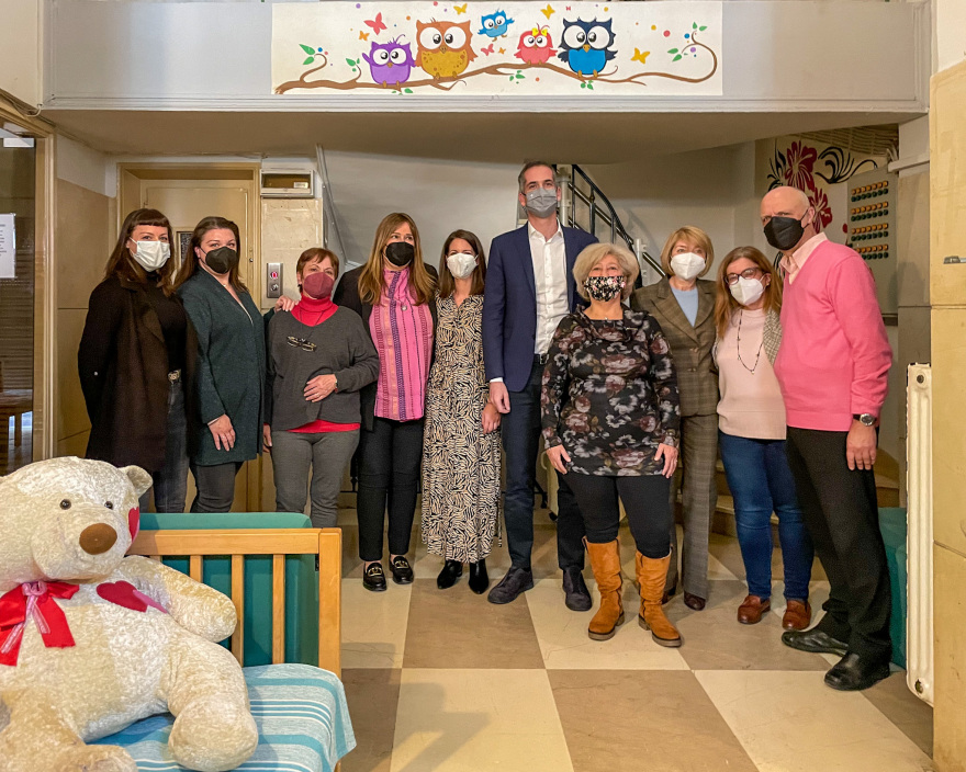 Μπακογιάννης: «Καμία γυναίκα δεν είναι μόνη, είμαστε εδώ ο ένας για τον άλλο»