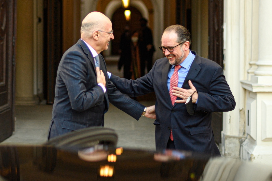 Δένδιας από Βιέννη: Προσπαθούμε να δημιουργήσουμε έναν ανθρωπιστικό διάδρομο στη Μαριούπολη