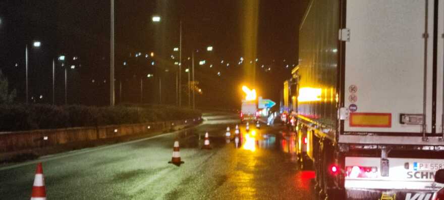 Τροχαίο ατύχημα έξω από τη Λαμία στο ρεύμα προς Αθήνα - Ουρές χιλιομέτρων μετά από εκτροπή νταλίκας