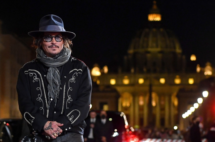 Από τα χαμηλά στην... κορυφή - Τι δουλειά έκαναν 10 celebrities πριν «κατακτήσουν» τον χώρο του θεάματος