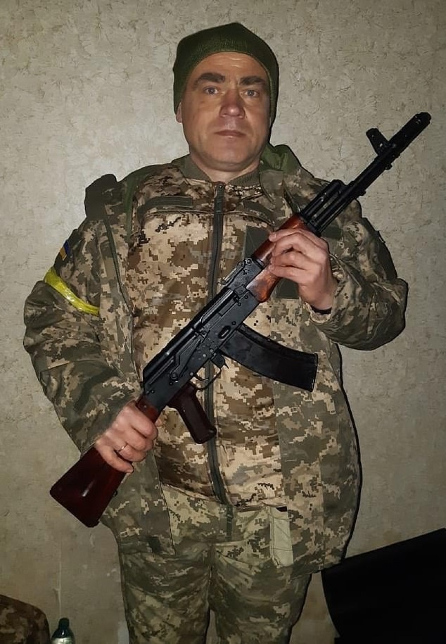 Εισβολή στην Ουκρανία: Πήγε να βουλιάξει το γιοτ του Ρώσου αφεντικού του και τώρα πολεμάει τον Πούτιν στην Ουκρανία