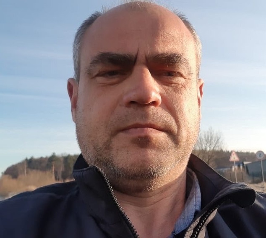 Εισβολή στην Ουκρανία: Πήγε να βουλιάξει το γιοτ του Ρώσου αφεντικού του και τώρα πολεμάει τον Πούτιν στην Ουκρανία