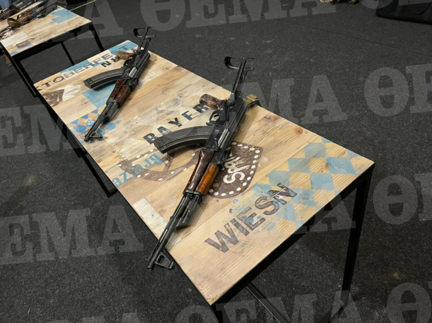 Πόλεμος στην Ουκρανία: Πολίτες μαθαίνουν να χρησιμοποιούν Καλάσνικοφ σε κινηματογράφο - Δείτε φωτογραφίες και βίντεο