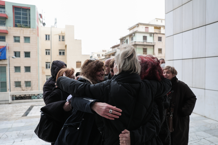 Ελένη Τοπαλούδη: Νέα διακοπή στη δίκη για το βιασμό και τη δολοφονία της - «Ντροπή, ντροπή», ξέσπασε η μητέρα της