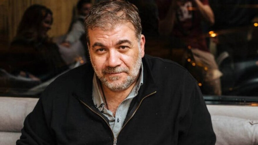 Δημήτρης Σταρόβας: Με σηκωμένη γροθιά και μήνυμα «Μην τα παρατάς» λίγο πριν το εξιτήριο 