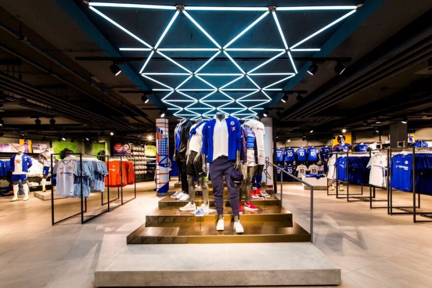 Πόλεμος στην Ουκρανία: Τι σημαίνει για την Τσέλσι το «πάγωμα» των περιουσιακών στοιχείων του Αμπράμοβιτς