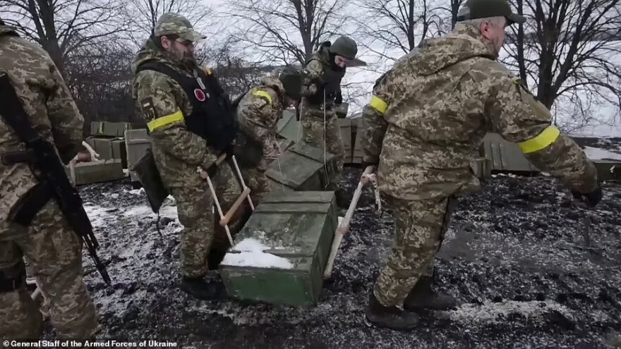 Πόλεμος στην Ουκρανία: Οι Ρώσοι προς το Κίεβο - Διοικητής του Πούτιν σκοτώθηκε στην ενέδρα των Ουκρανών στο κομβόι