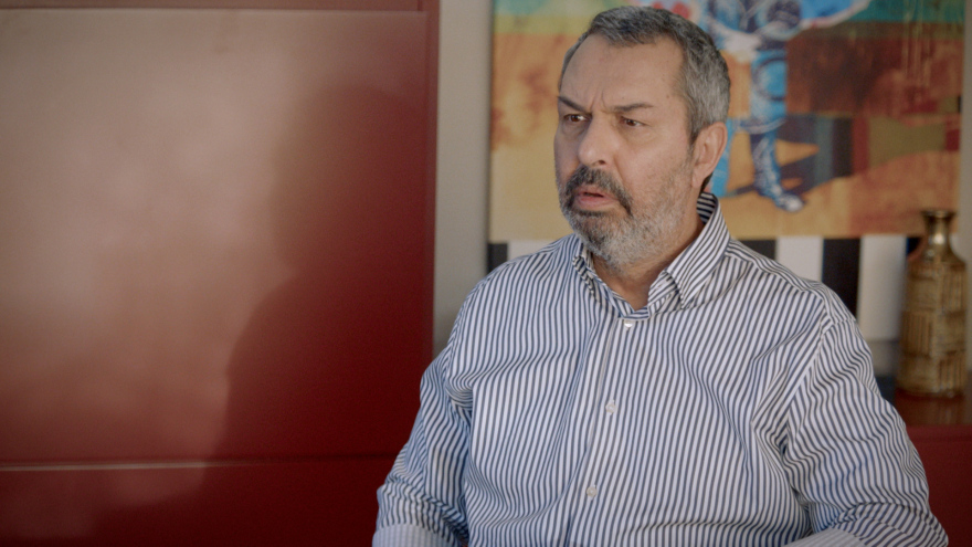 Συμπέθεροι απ' τα Τίρανα: Ο Μπουκουράν παθαίνει καρδιακό επεισόδιο και μεταφέρεται στο νοσοκομείο του Κουδουναρίου